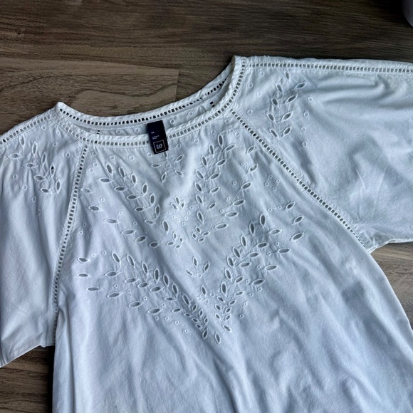 Gap Three-quarter Sleeve White Eyelet Embroidered Scalloped Hem Top  Size XS - Picture 2 of 12